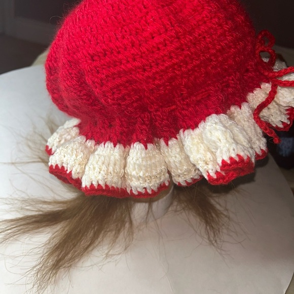 Red & White Crochet hat – Classic Style - Picture 2 of 2